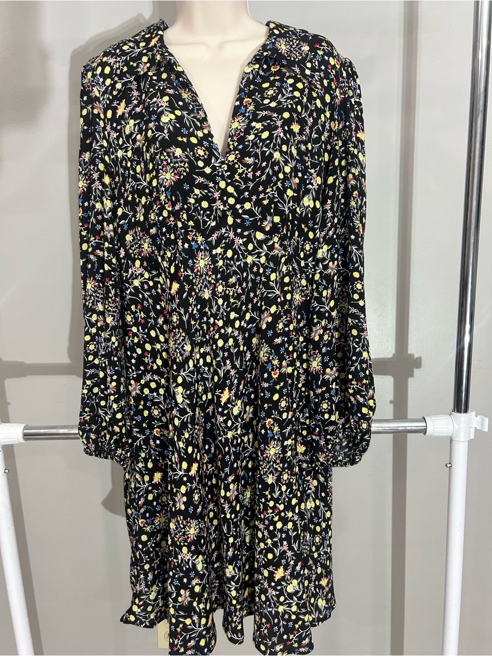 Boden Black Floral V-Neck Long Sleeve Dress
